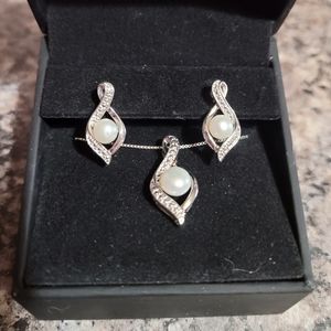 Pearl Necklace/earring set sterling silver
